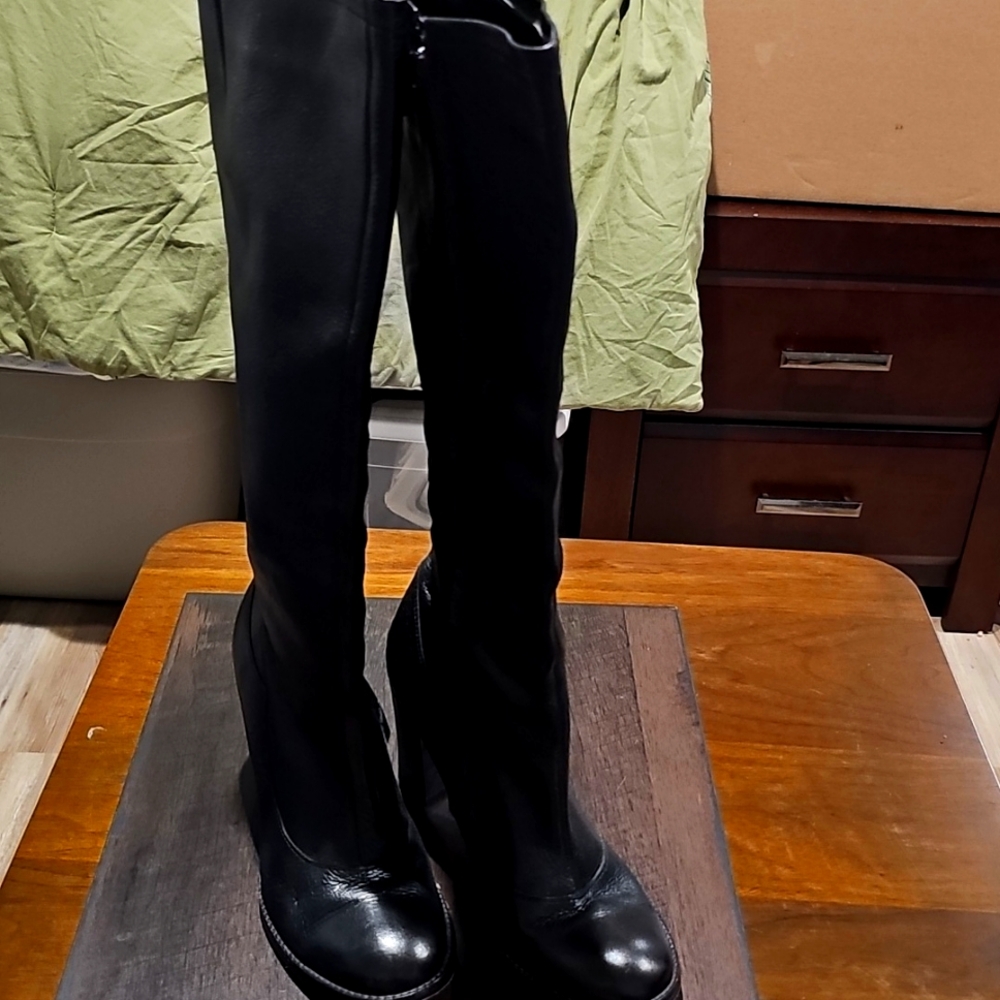Gianni Bini Black Leather Heeled Boots Timeless Design - Picture 2 of 7